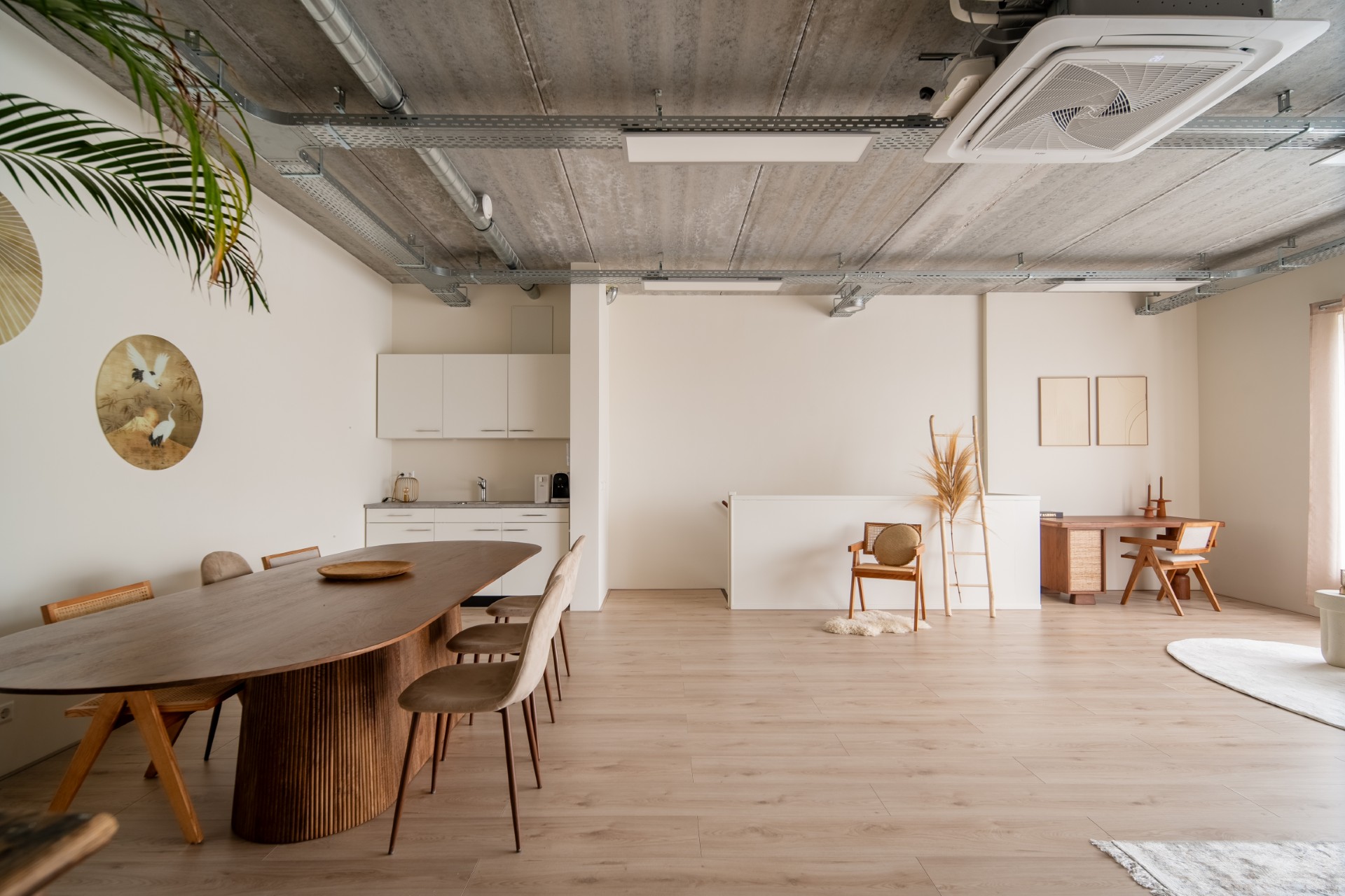 ZAAL HUREN LEIDERDORP