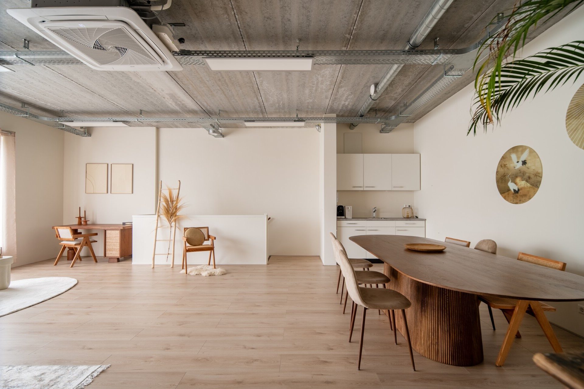ZAAL HUREN LEIDERDORP